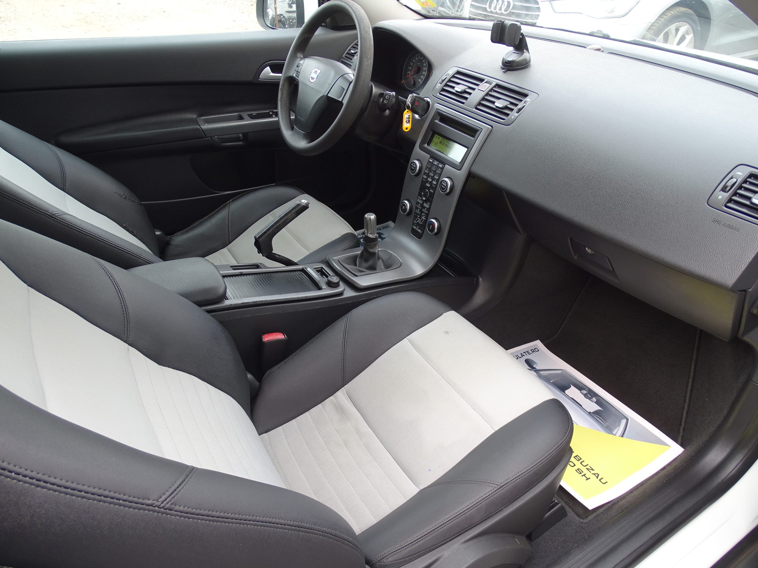 VOLVO C30 1.6D 2009 XENON PIELE